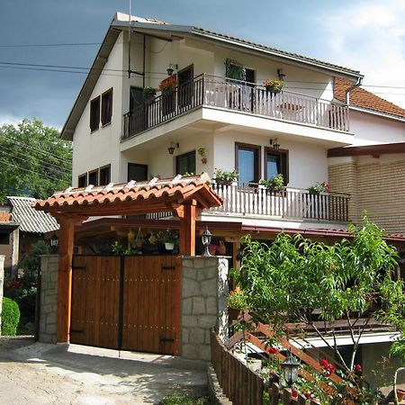 Elshani Risto'S Guest House מראה חיצוני תמונה