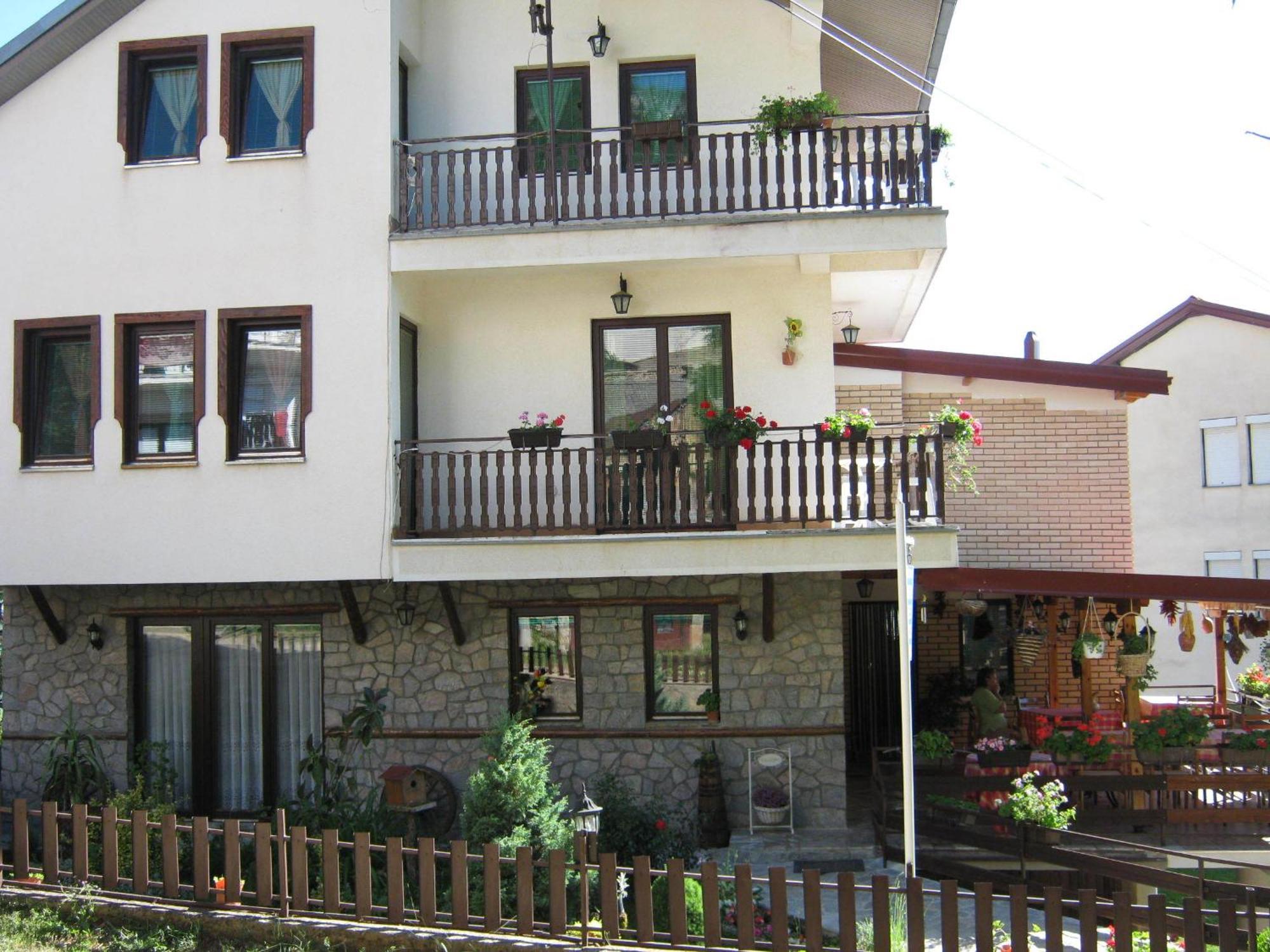 Elshani Risto'S Guest House מראה חיצוני תמונה